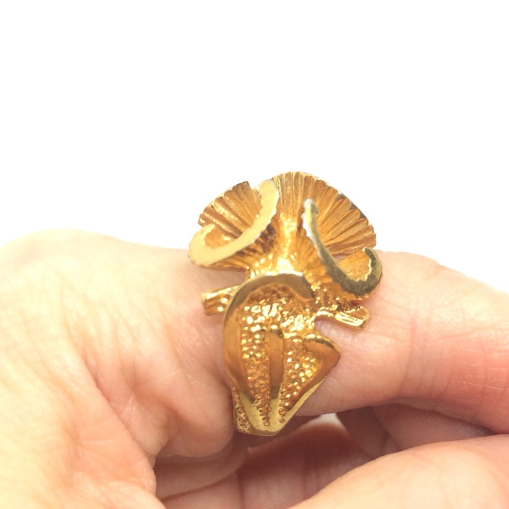 VINTAGE MCM GOLD TONE FLOWER COCKTAIL RING MODERNIST STATEMENT ABSTRACT FLORAL - Picture 4 of 16